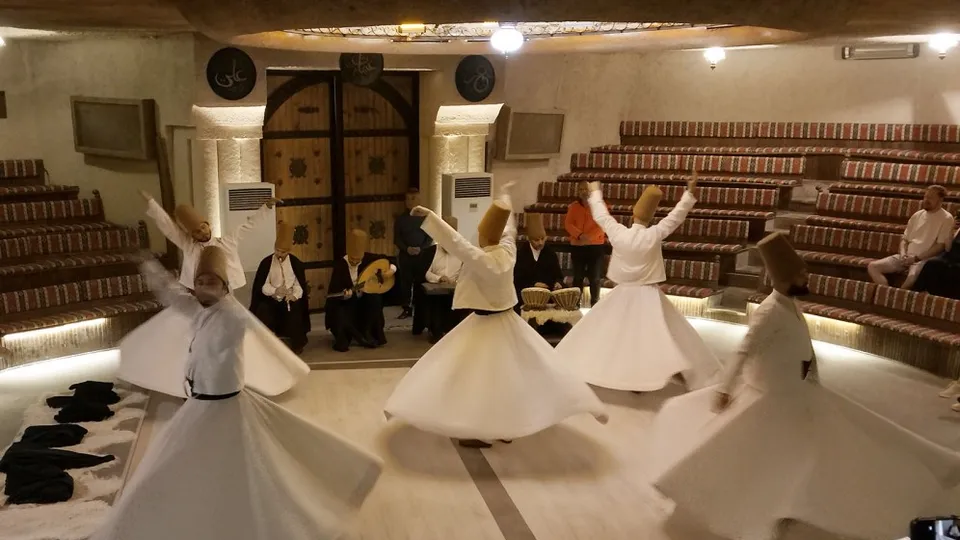 Dervisci danzanti in Cappadocia